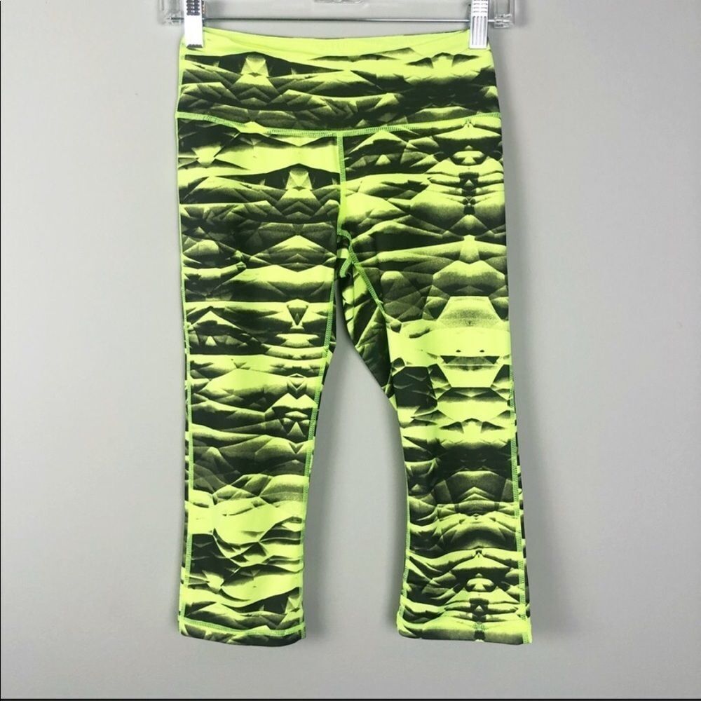 Z BY ZELLA | Neon Yellow & Black Crop Leggings Women’s Size X-Small